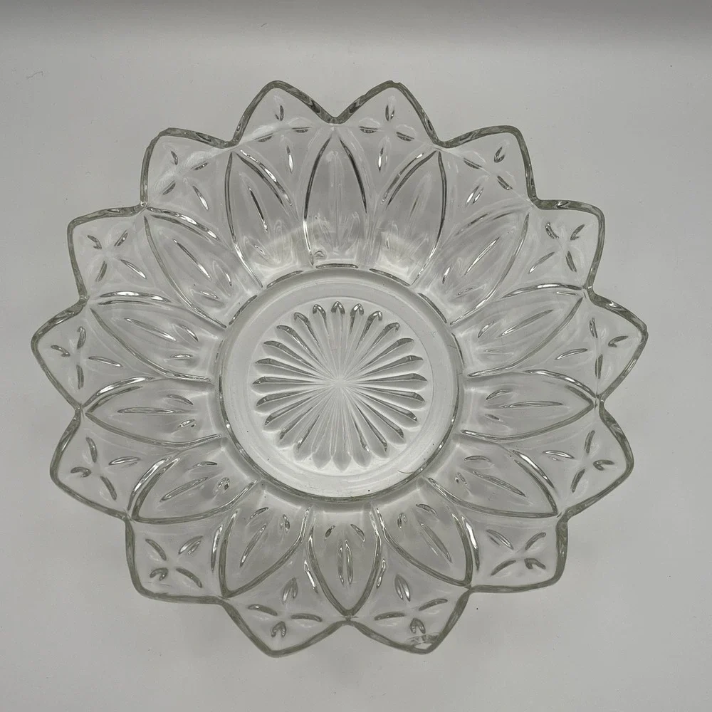 VINTAGE Federal Clear Glass Petal Pattern Bowl‎ Serving Dish Candy Trinket Dish
